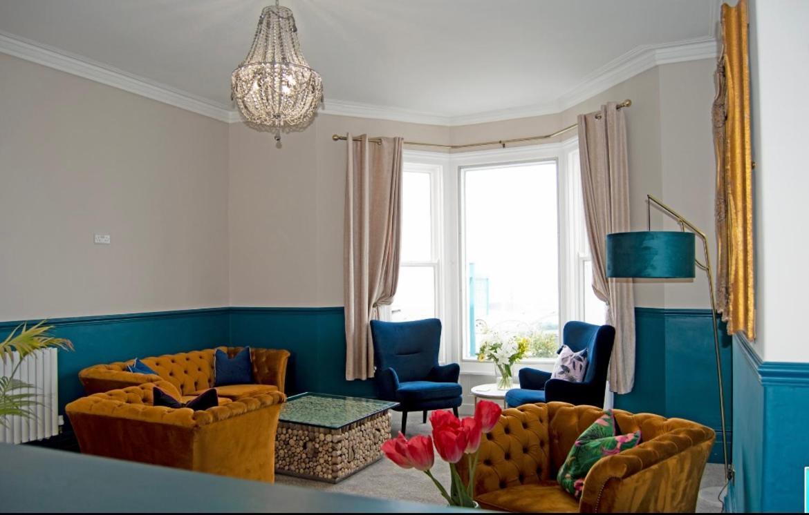 Hotel No5, Beachfront With Free Private Car Park Ландъндо Екстериор снимка