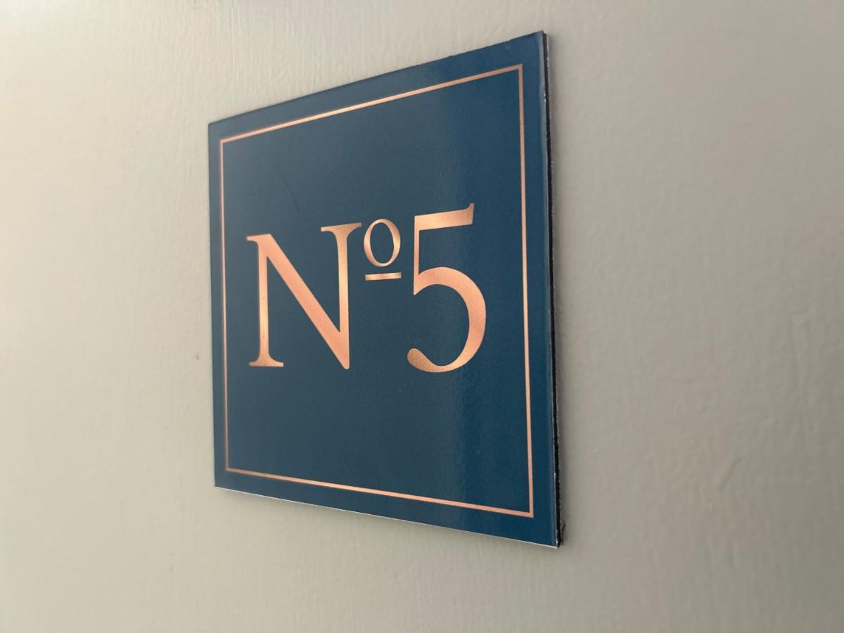 Hotel No5, Beachfront With Free Private Car Park Ландъндо Екстериор снимка