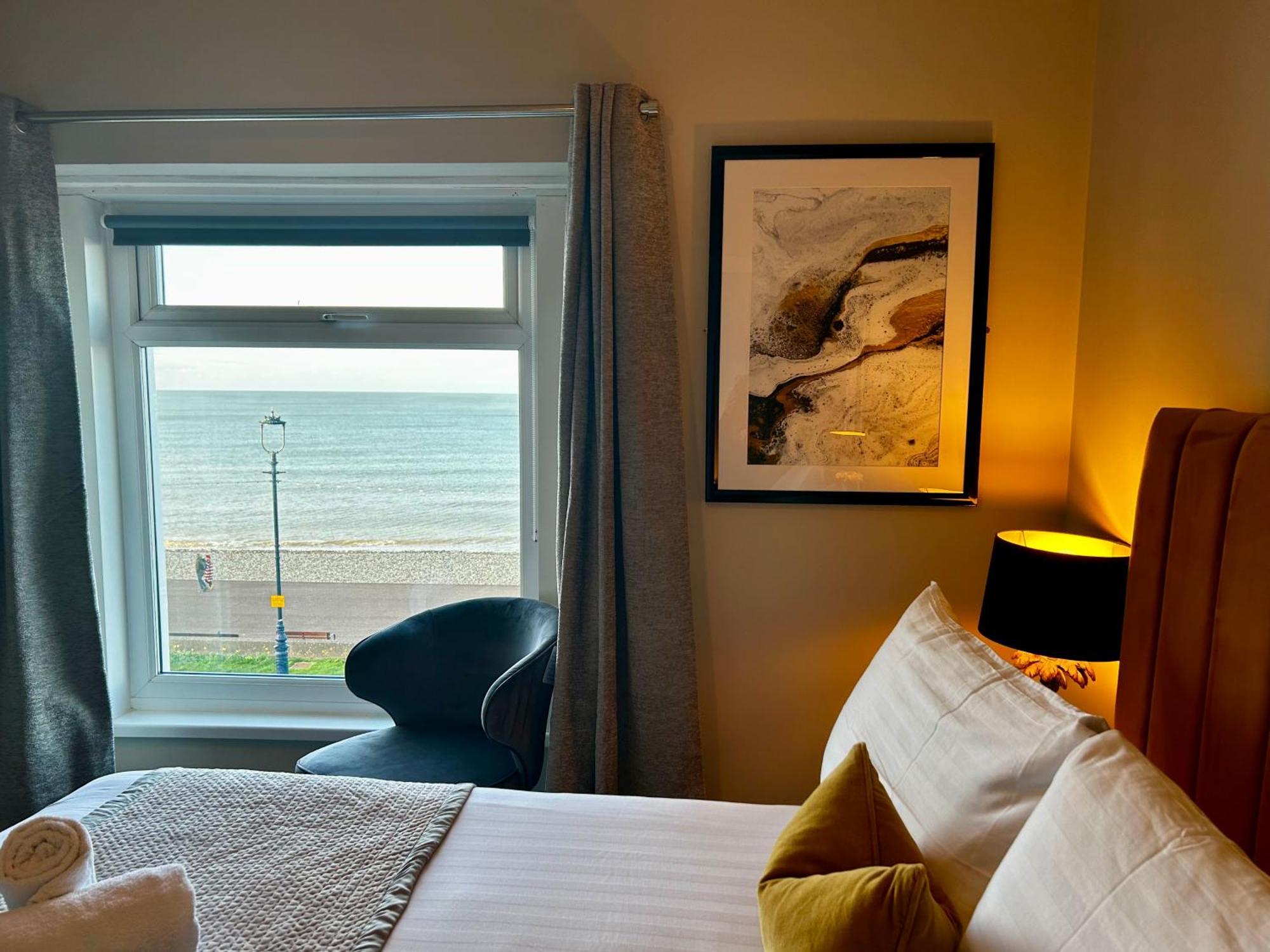 Hotel No5, Beachfront With Free Private Car Park Ландъндо Екстериор снимка